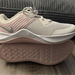 Nike Women's Light Gray and Pink Athletic Shoes